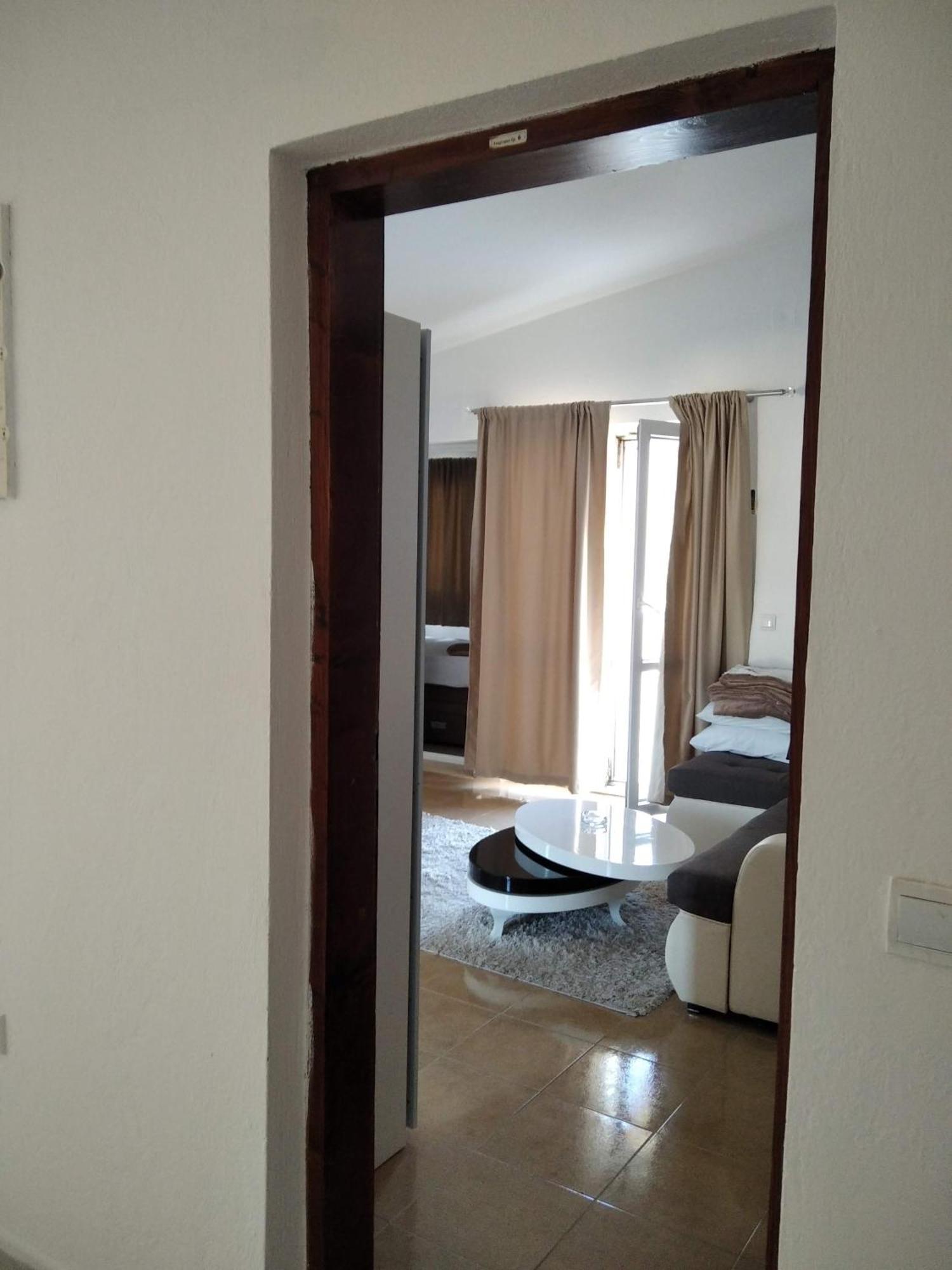 Apartmani Lalo Jankovic Sutomore Bilik gambar